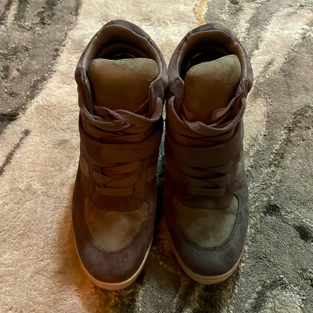 Universal Thread Grey Wedge Sneaker Size 8